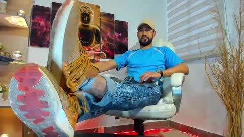 Snapshot of alessandro__wye chatting on 02-21-25, 11:55 ALESSANDRO WYE online show from 02-21-25, 11:55