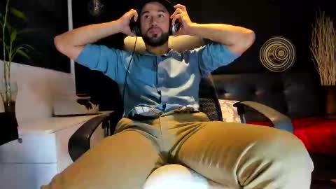 Snapshot of alessandro__wye chatting on 10-11-25, 06:45 ALESSANDRO WYE online show from 10-11-25, 06:45