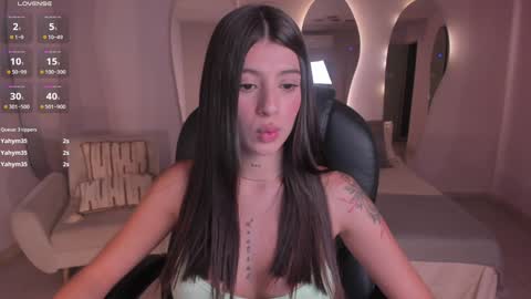 Snapshot of alessiacorleone_ chatting on 12-20-24, 11:26 Alessia online show from 12-20-24, 11:26