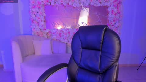 Snapshot of alessiacorleone_ chatting on 12-22-24, 03:33 Alessia online show from 12-22-24, 03:33