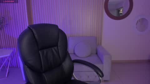 Snapshot of alessiacorleone_ chatting on 01-19-25, 10:39 Alessia online show from 01-19-25, 10:39