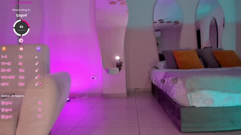 Snapshot of alessiacorleone_ chatting on 01-22-25, 02:15 Alessia online show from 01-22-25, 02:15