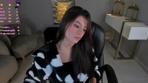 Snapshot of alessiacorleone_ chatting on 02-26-25, 05:20 Alessia online show from 02-26-25, 05:20