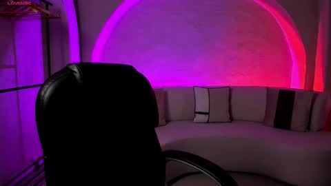 Snapshot of alessiacorleone_ chatting on 10-10-25, 06:51 Alessia online show from 10-10-25, 06:51