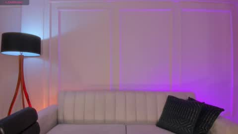 Snapshot of alessiacorleone_ chatting on 10-18-25, 08:20 Alessia online show from 10-18-25, 08:20