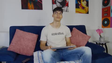 Snapshot of alessiovitale chatting on 11-20-25, 12:16 Alessio online show from 11-20-25, 12:16