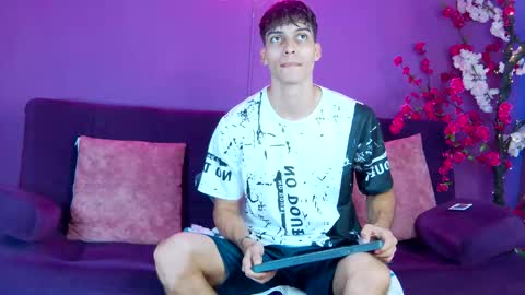 Snapshot of alessiovitale chatting on 11-25-25, 12:16 Alessio online show from 11-25-25, 12:16