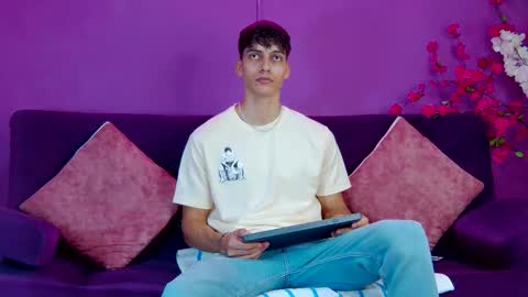 Snapshot of alessiovitale chatting on 11-28-25, 12:19 Alessio online show from 11-28-25, 12:19