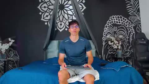 Snapshot of alessiovitale chatting on 12-21-25, 01:18 Alessio online show from 12-21-25, 01:18