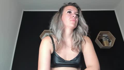 Snapshot of alesys69 chatting on 09-23-25, 10:02 alesys69 online show from 09-23-25, 10:02