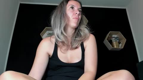 Snapshot of alesys69 chatting on 10-18-25, 10:21 alesys69 online show from 10-18-25, 10:21