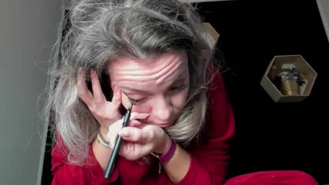 Snapshot of alesys69 chatting on 10-27-25, 11:52 alesys69 online show from 10-27-25, 11:52