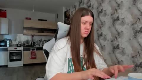 Aletta Oushen online show from 11-22-25, 05:50