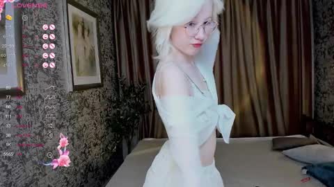 Lola online show from 10-10-25, 01:32