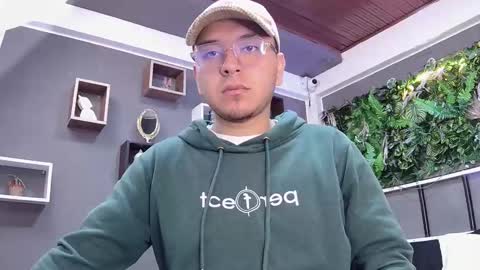 Snapshot of alex__montesco chatting on 03-05-25, 12:22 Alex online show from 03-05-25, 12:22