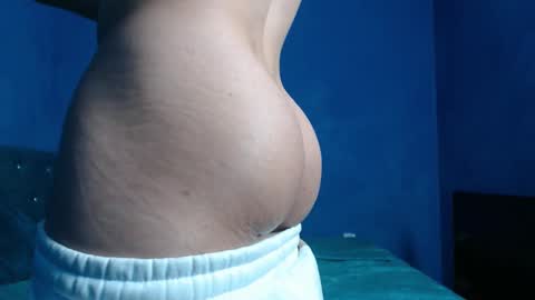 Snapshot of alex_blu chatting on 01-13-26, 02:22 Alex online show from 01-13-26, 02:22