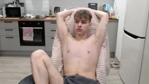 Snapshot of alex_gotcha chatting on 11-24-25, 12:10 Alex online show from 11-24-25, 12:10