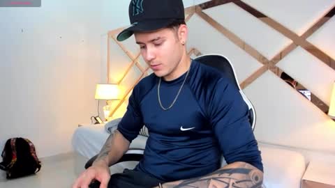 Snapshot of alex_pierce_ chatting on 02-19-26, 06:59 Alex online show from 02-19-26, 06:59