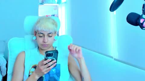 Snapshot of alex_poett chatting on 11-24-25, 06:18 Residente0xxx online show from 11-24-25, 06:18