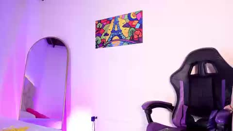 Snapshot of alexa_bue chatting on 09-20-25, 04:13 alexa_bue online show from 09-20-25, 04:13