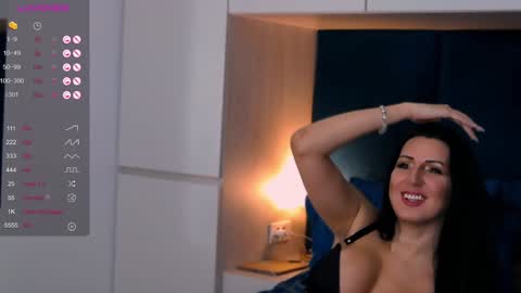 Snapshot of alexa_clarks chatting on 01-10-25, 08:37 Alexa online show from 01-10-25, 08:37