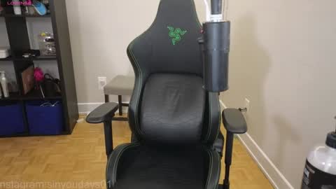 dont be afraid to click social media link its  working  just click on that  online show from 11-08-25, 12:22