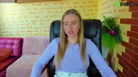 Snapshot of alexa_glory chatting on 11-14-25, 10:14 Alexa online show from 11-14-25, 10:14