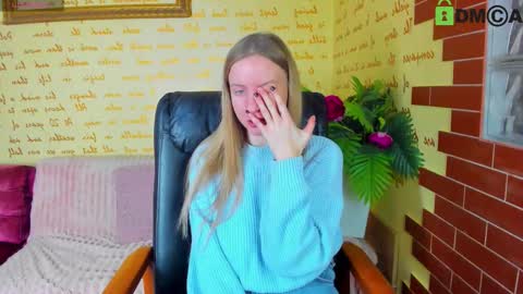 Snapshot of alexa_glory chatting on 11-16-25, 02:55 Alexa online show from 11-16-25, 02:55