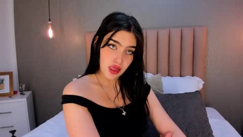 Alexa Thaylor online show from 12-31-24, 09:06