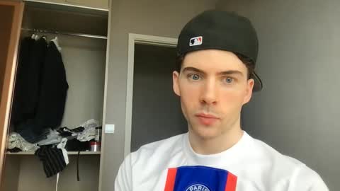 Snapshot of alexander0_ chatting on 02-28-26, 08:26 Alexander online show from 02-28-26, 08:26