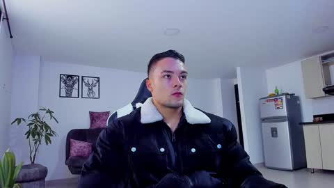 Alex Collin online show from 01-08-25, 01:52