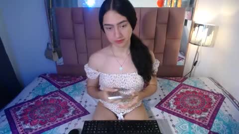 Snapshot of alexis_brown11 chatting on 09-24-25, 01:53 -- ALEXIS -- online show from 09-24-25, 01:53