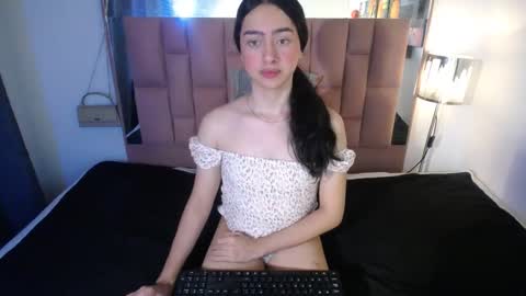 Snapshot of alexis_brown11 chatting on 10-11-25, 01:38 -- ALEXIS -- online show from 10-11-25, 01:38