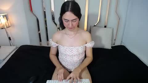 Snapshot of alexis_brown11 chatting on 10-23-25, 01:27 -- ALEXIS -- online show from 10-23-25, 01:27