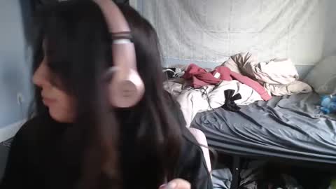 alexislove8 online show from 10-28-25, 07:27