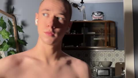 Alex online show from 12-10-24, 03:20