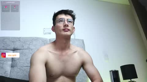 Snapshot of alexxx__01 chatting on 09-30-25, 11:43 Alex online show from 09-30-25, 11:43