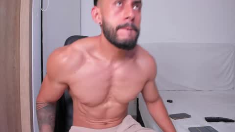 Snapshot of alexxxmachine chatting on 03-09-25, 11:56 Alex freelance model instagram alex b229 online show from 03-09-25, 11:56