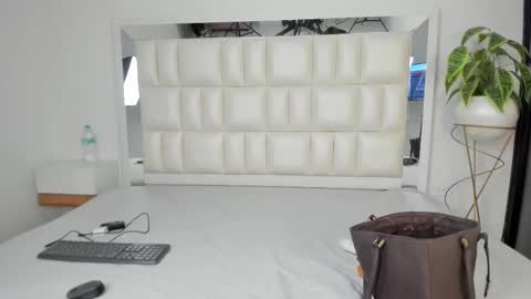 Snapshot of alhana_pulidoo chatting on 12-15-25, 08:24 Alhana online show from 12-15-25, 08:24