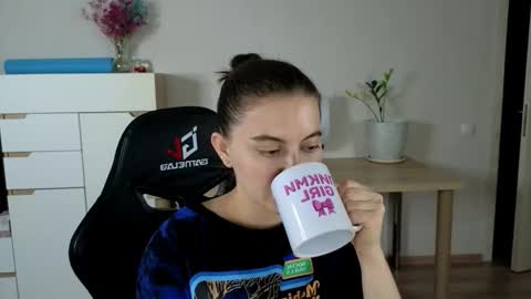 Snapshot of alice_________________________ chatting on 10-16-25, 07:15 Alice online show from 10-16-25, 07:15