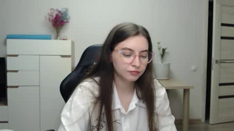 Snapshot of alice_________________________ chatting on 11-07-25, 06:52 Alice online show from 11-07-25, 06:52