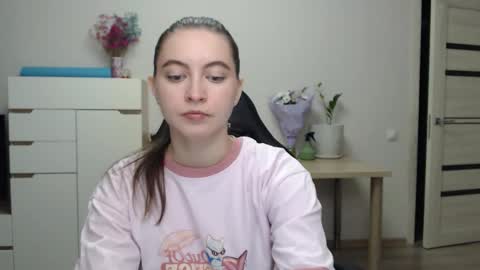 Snapshot of alice_________________________ chatting on 11-17-25, 06:24 Alice online show from 11-17-25, 06:24