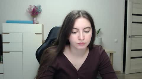 Snapshot of alice_________________________ chatting on 11-18-25, 05:28 Alice online show from 11-18-25, 05:28