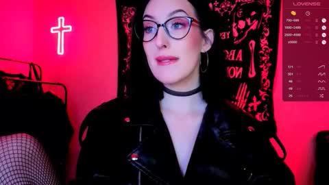 Snapshot of alice___mistress chatting on 10-05-25, 12:53 Miss Alice online show from 10-05-25, 12:53