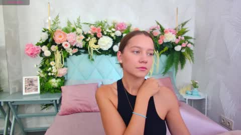 Snapshot of alice_charmy chatting on 10-11-25, 05:39 Alice in Wonderland online show from 10-11-25, 05:39