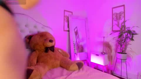 Alice Graay  online show from 02-17-25, 04:20