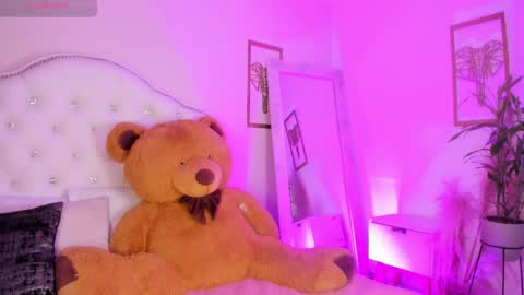 Alice Graay  online show from 02-18-25, 05:09