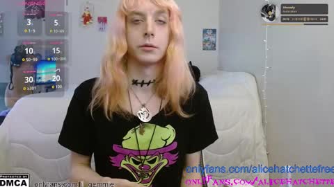 Snapshot of alice_hatchette chatting on 09-28-25, 04:45 Alice Hatchette online show from 09-28-25, 04:45