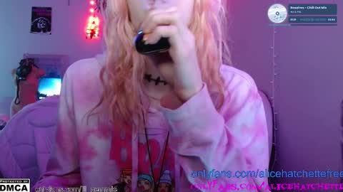 Snapshot of alice_hatchette chatting on 09-30-25, 12:21 Alice Hatchette online show from 09-30-25, 12:21