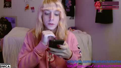 Snapshot of alice_hatchette chatting on 10-17-25, 11:57 Alice Hatchette online show from 10-17-25, 11:57